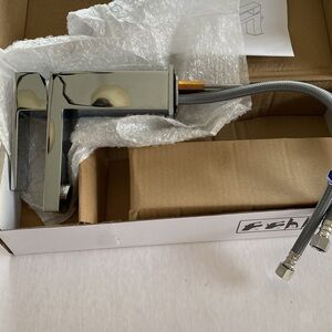 Delta Single Handle Lavatory Faucet 567LF-PP new open box.